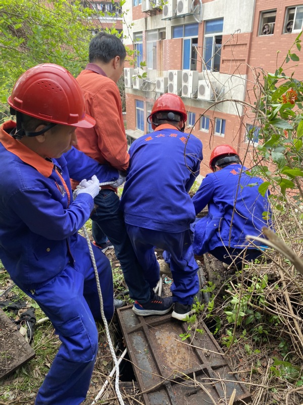 全力抢修电路，保障生产用电——记水电服务中心紧急抢修后勤服务综合楼断电故障