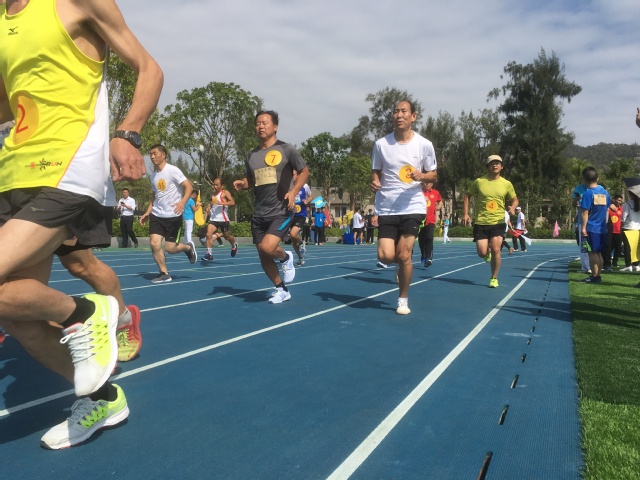 曹广收 集团办公室 教工男中二1500米 第二名