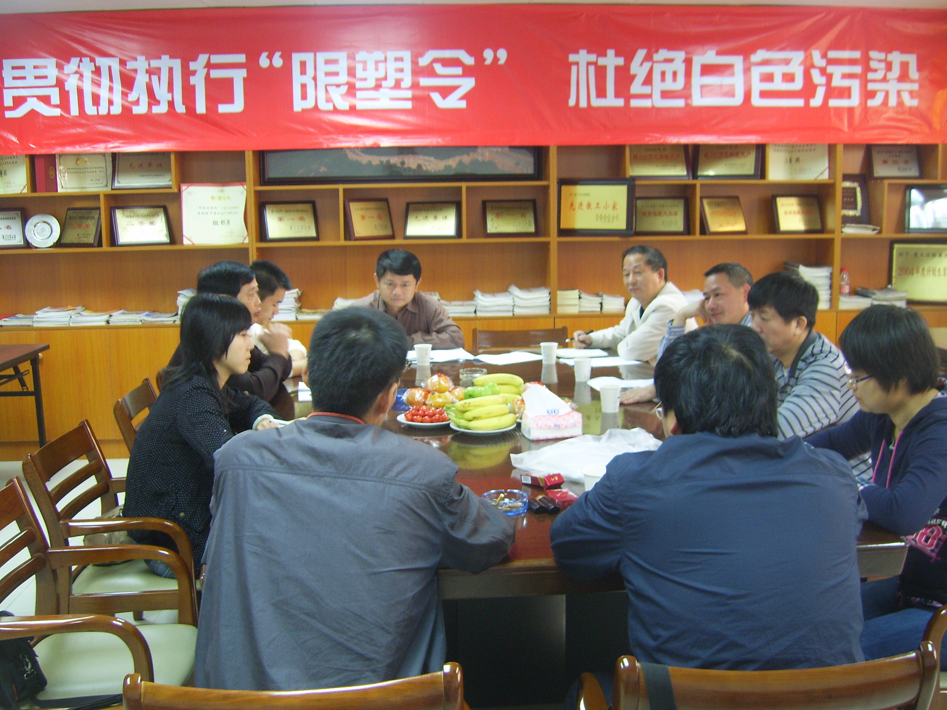 贯彻执行“限塑令” 杜绝白色污染