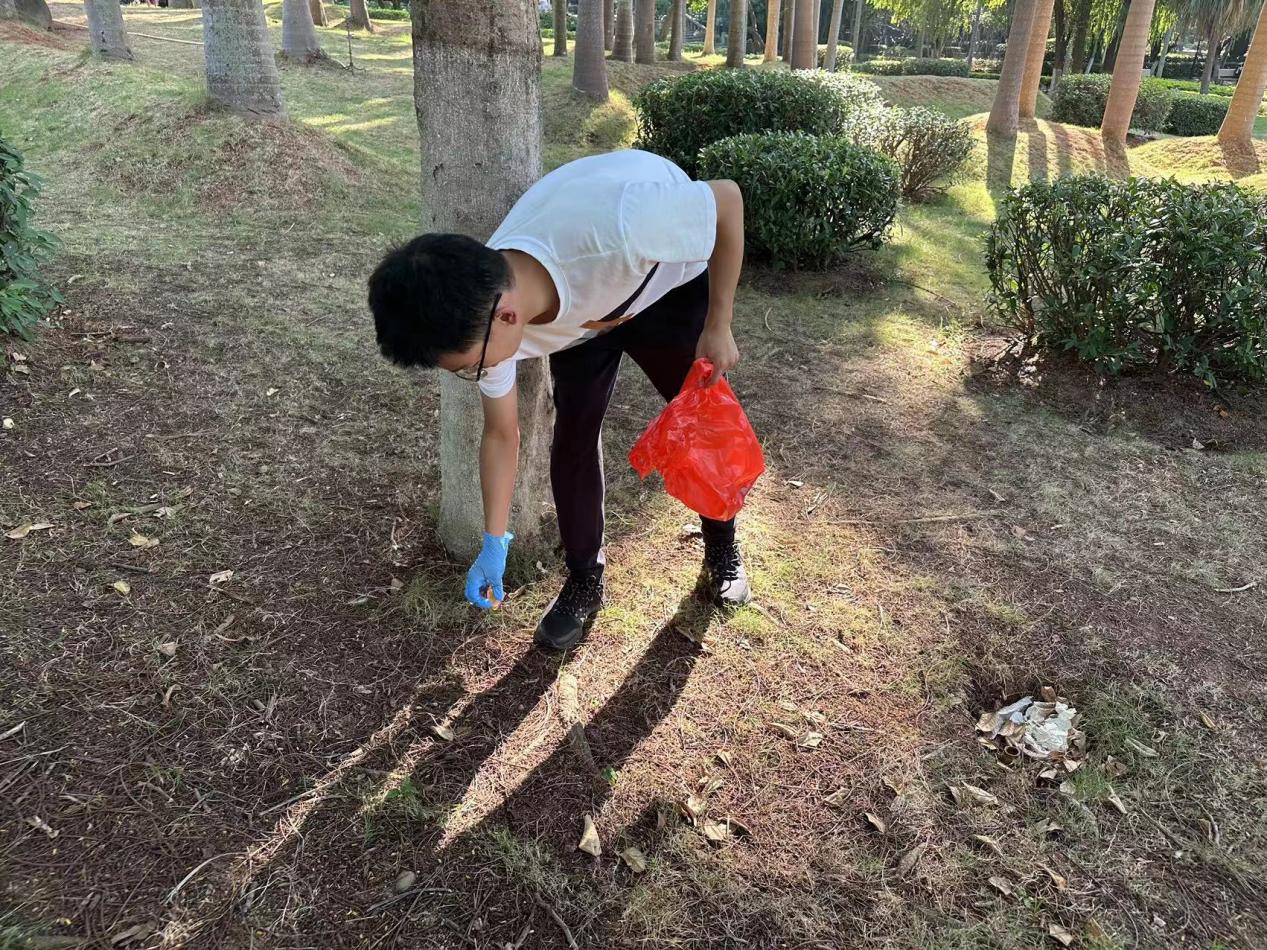 践行劳动教育，助力学生成长——学生公寓与环境服务中心开展劳动实践活动