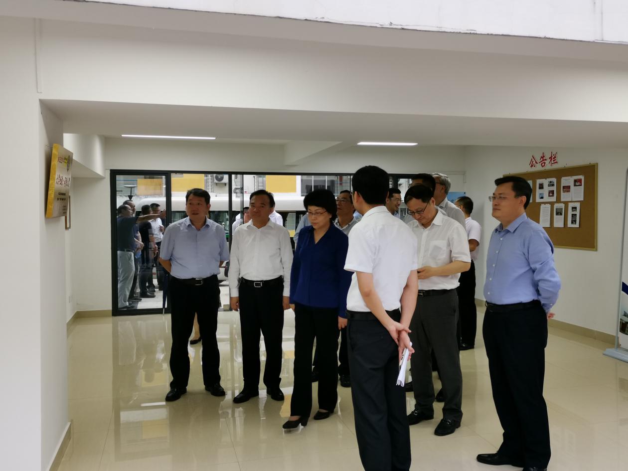 海韵学生公寓迎来教育部副部长翁铁慧一行