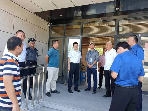 集团领导到翔安校区检查后勤保障工作