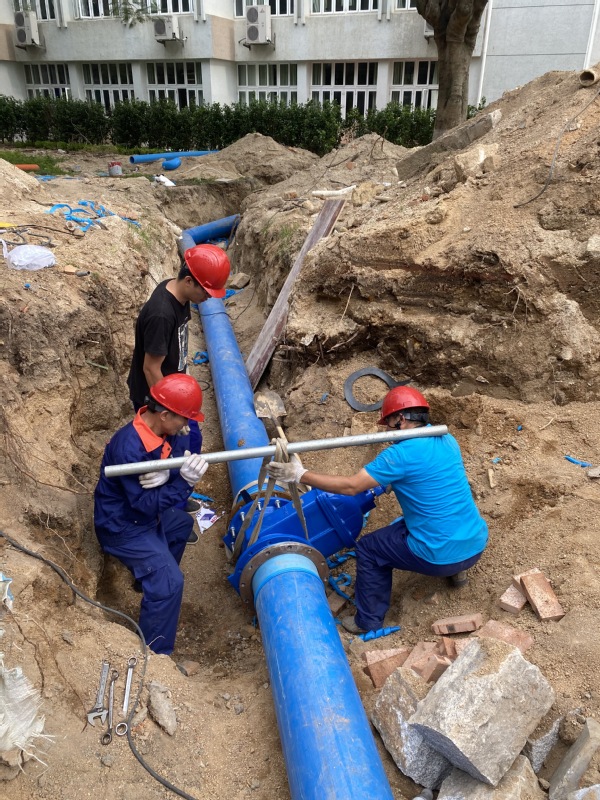 快干实干 干出“两增一降”加速度——水电服务中心完成法学院扩建工程水管迁移工作