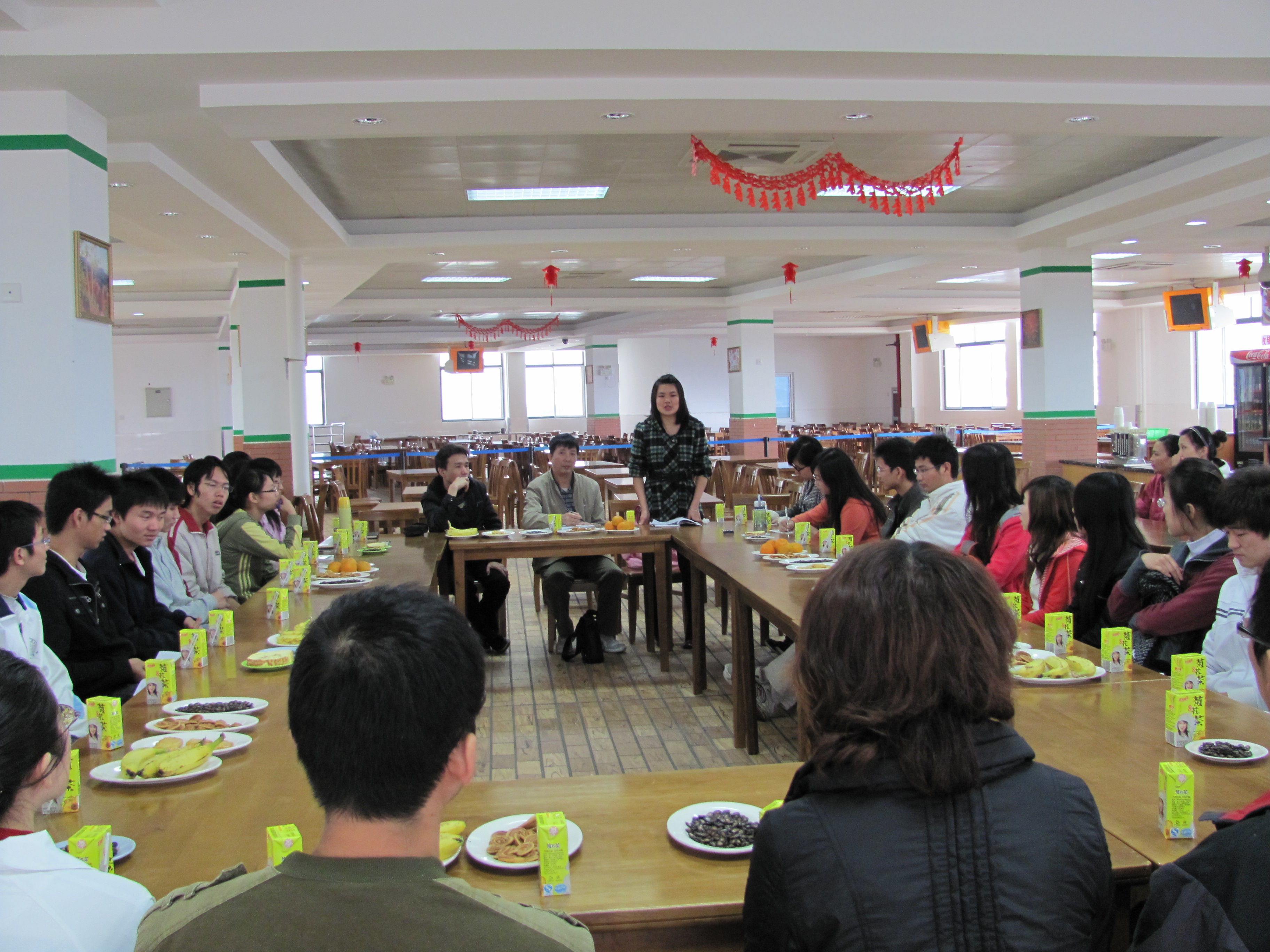 海韵学生公寓第二餐厅召开膳委会
