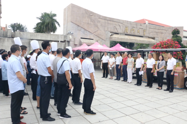 高温慰问送清凉 后勤员工倍鼓舞——校领导慰问坚守高温后勤一线员工