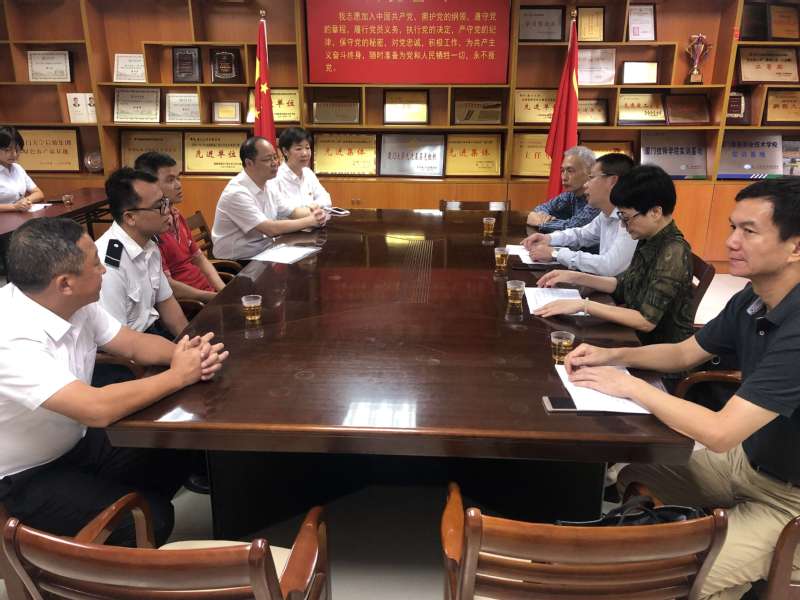 厦门市总工会来我校慰问后勤困难职工