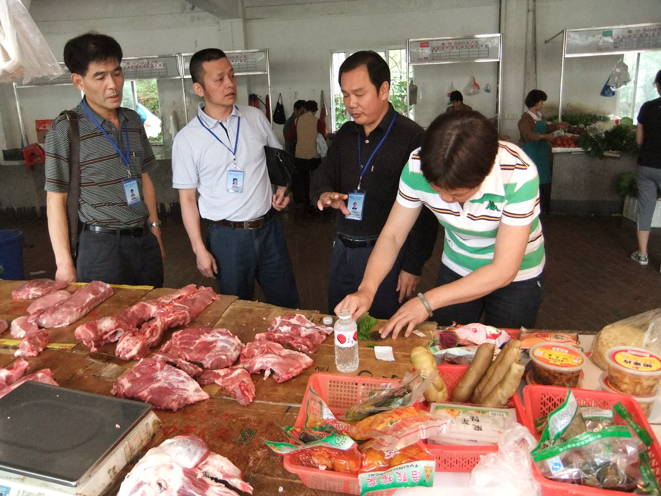 加强食品安全检查，防控卫生事件