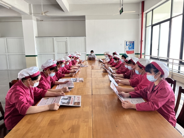 迅速行动起来  筑牢疫情防线  ——999白菜大厅全员学习党报抓实疫情防控工作