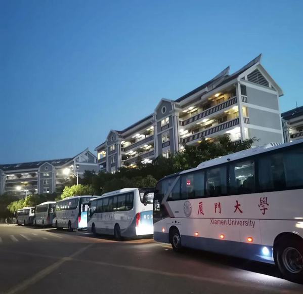 凝心聚力 接续奋斗——运输服务中心圆满完成2022级新生开学典礼暨军训动员大会运输保障任务