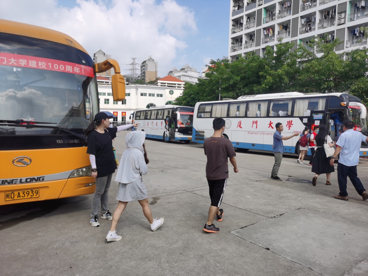 专车专送护师生  绿色通道暖人心——运输服务中心全力保障全校第三批师生新冠疫苗接种工作
