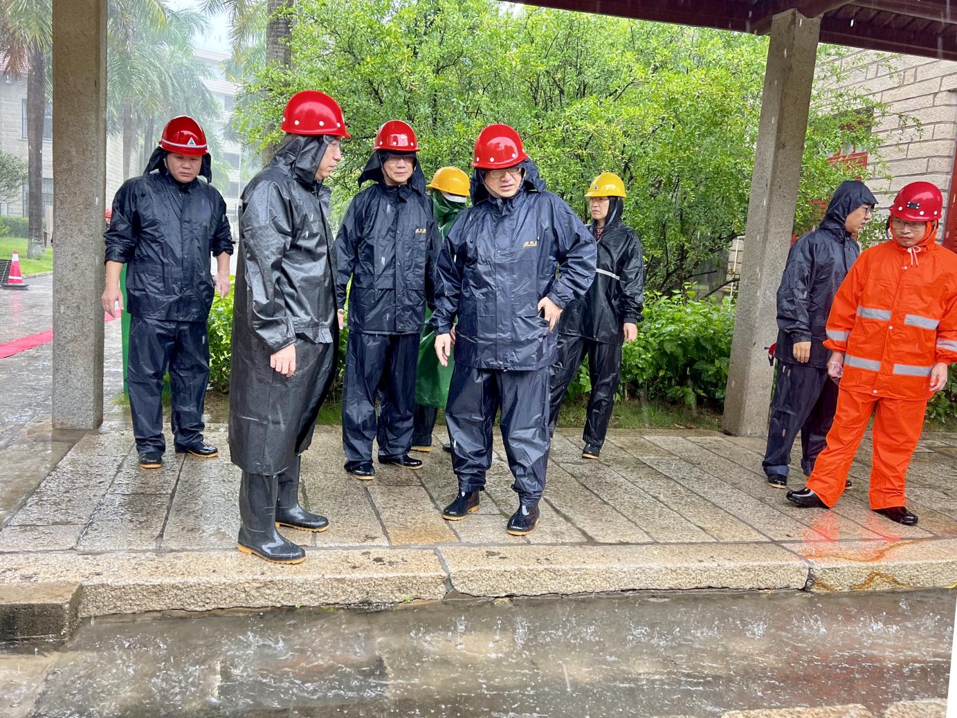 披风砺雨，力战台风“杜苏芮”
