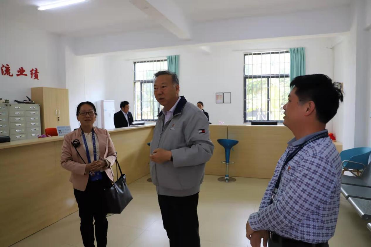 高校党建工作联络员陈子辰莅临翔安校区学生社区服务站考察党建工作